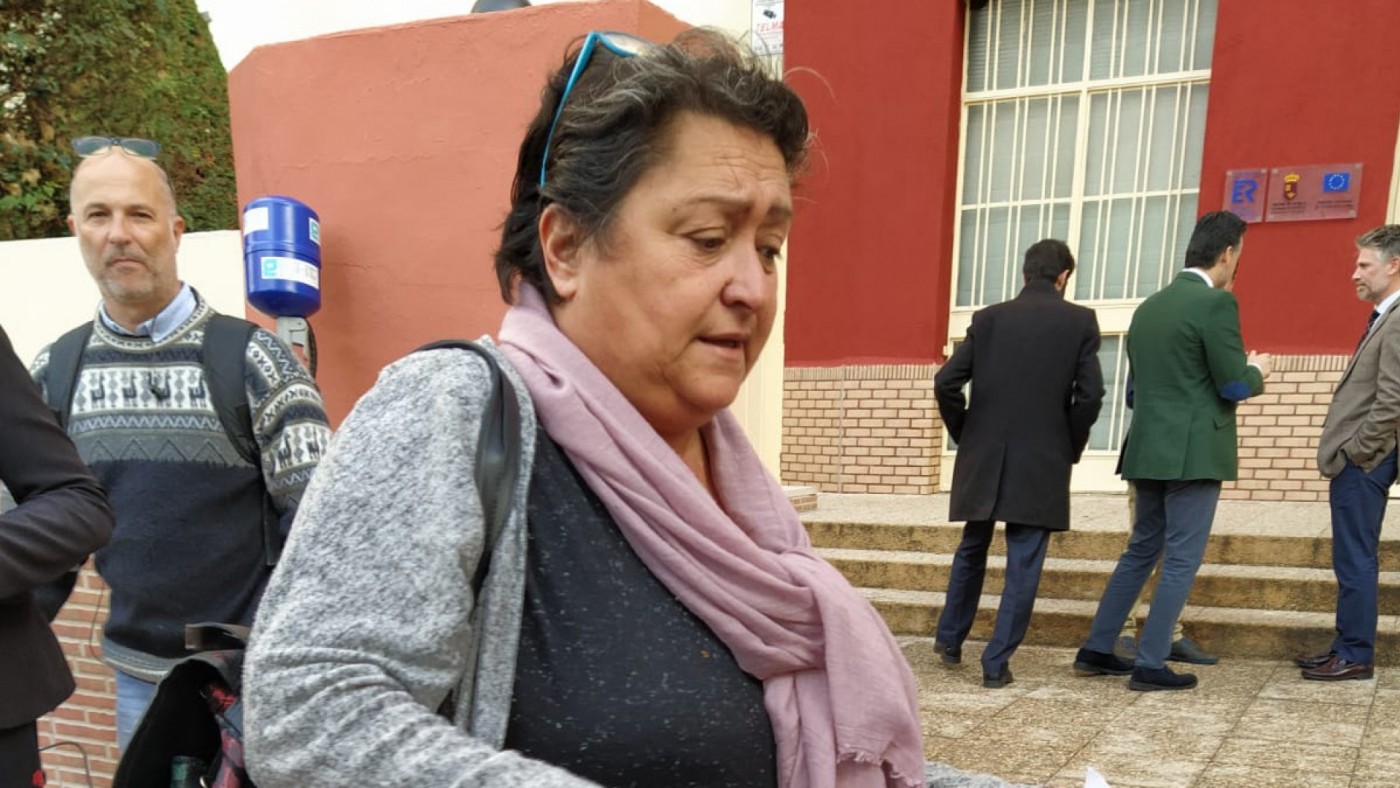 María Martínez, a las puertas del centro educativo esta mañana.