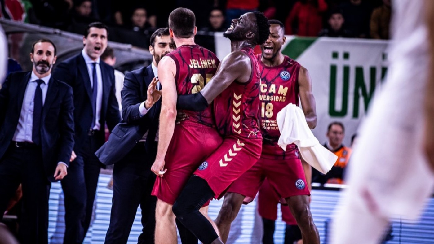 El UCAM apaga la pasión turca y avanza en la Liga de Campeones FIBA