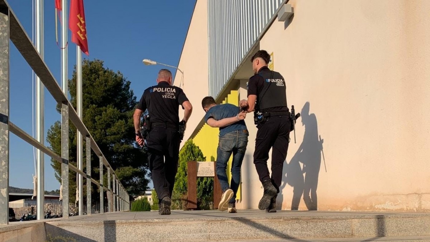 Cinco detenidos en Yecla con antecedentes por robo con fuerza, hurto y falsedad documental