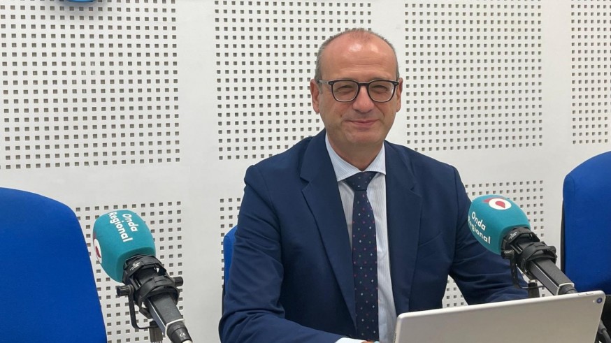 Víctor Marín, consejero de Educación: "La estrategia para reducir el uso de pantallas está abierta a las aportaciones de la comunidad educativa"