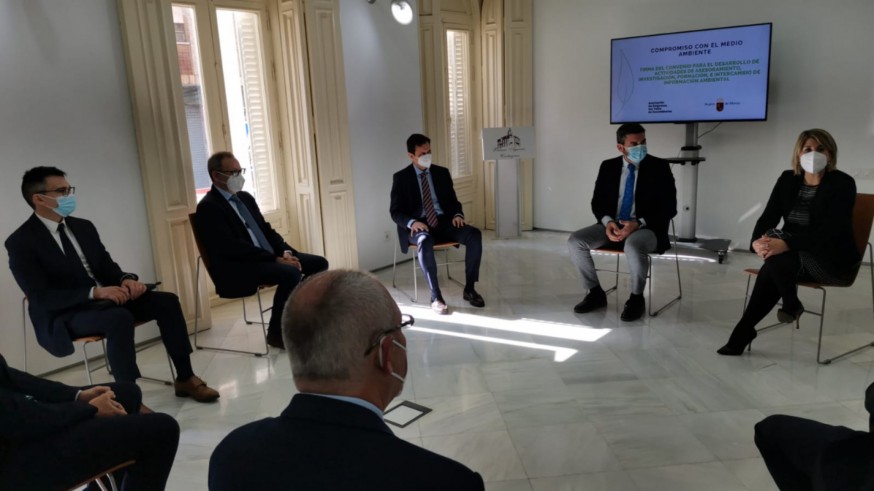 Reunión del consejero con los empresarios de Escombreras.