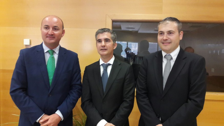 Del Amor, en el centro, junto a Ruiz (i) y Delgado (d)