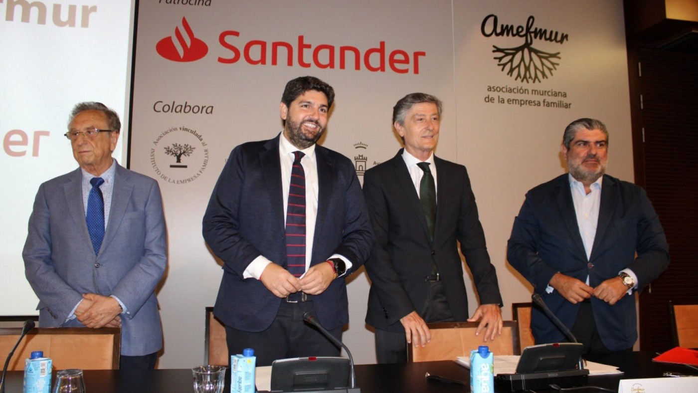 López Miras asegura que la Constitución ampara su ley de autonomía fiscal