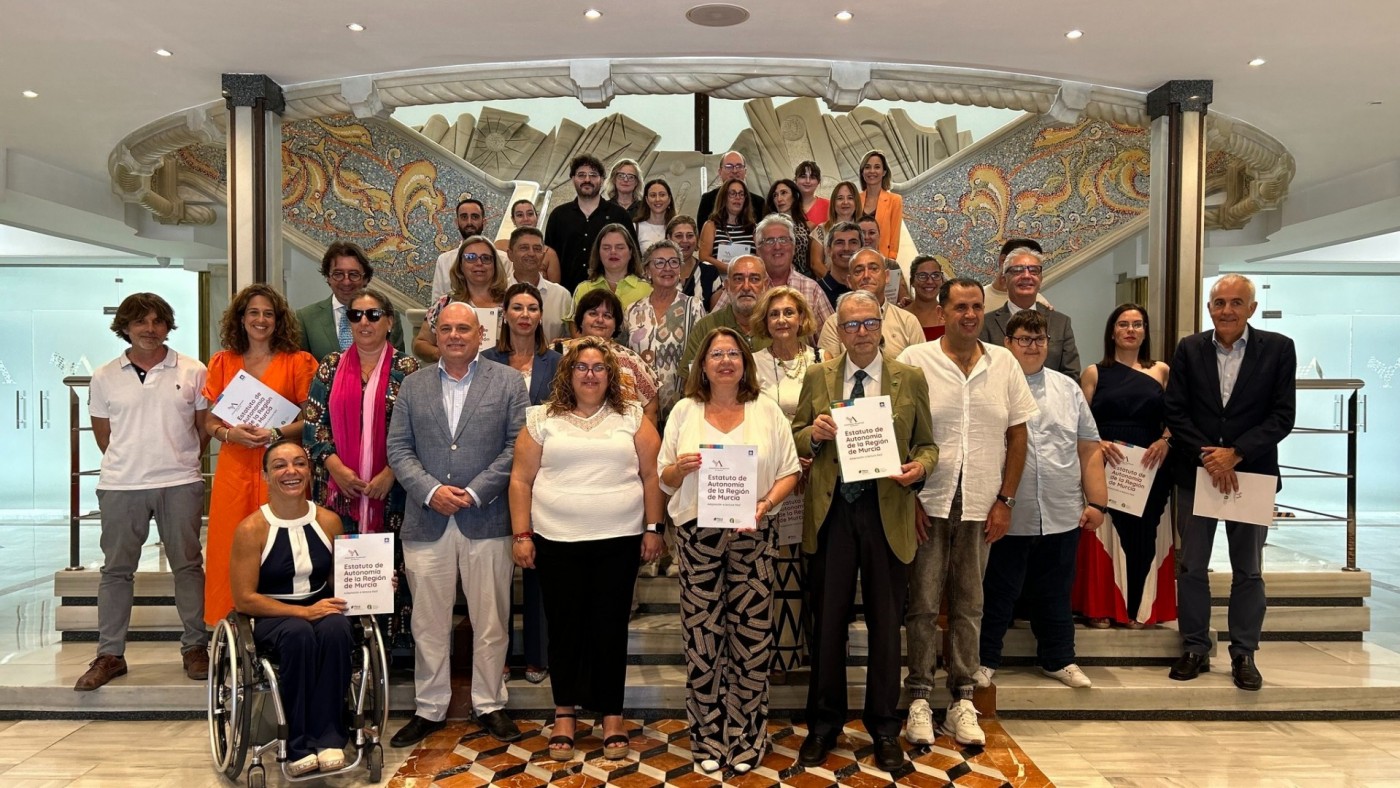La Asamblea adapta el Estatuto de Autonomía para que sea de lectura fácil para personas con discapacidad