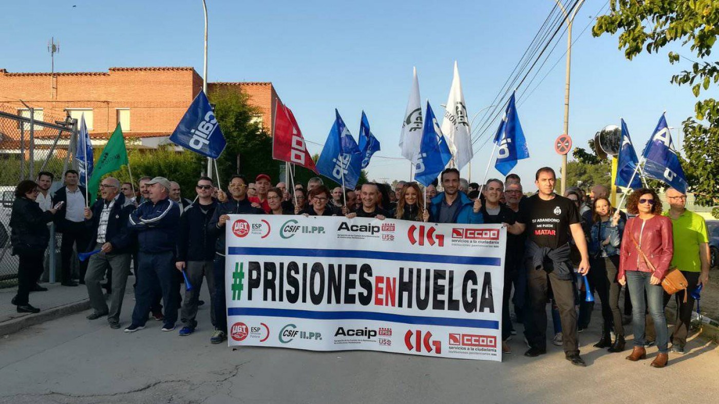 Protesta de los sindicatos frente a la prisión de Sangonera