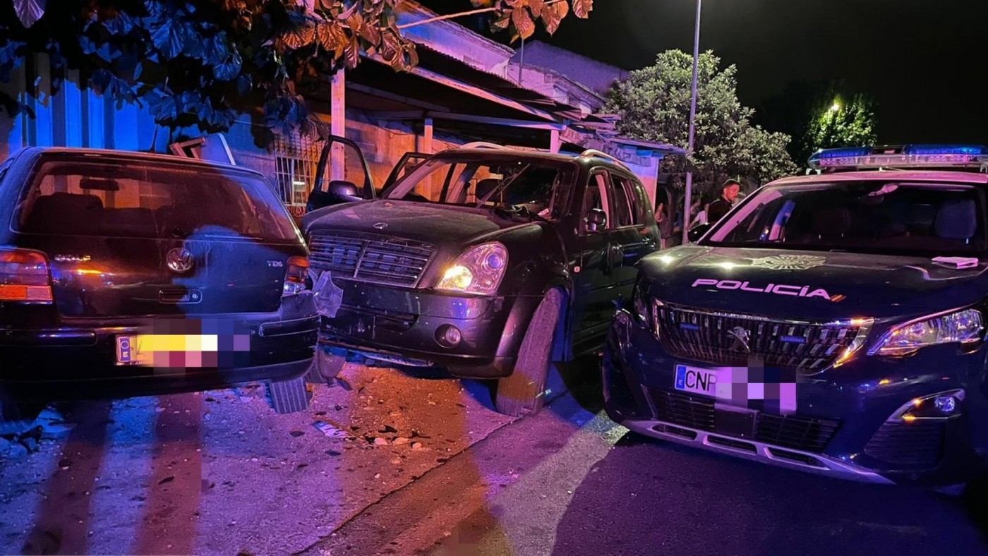 Cuatro detenidos por robar un vehículo y embestir a coches policiales en Puente Tocinos
