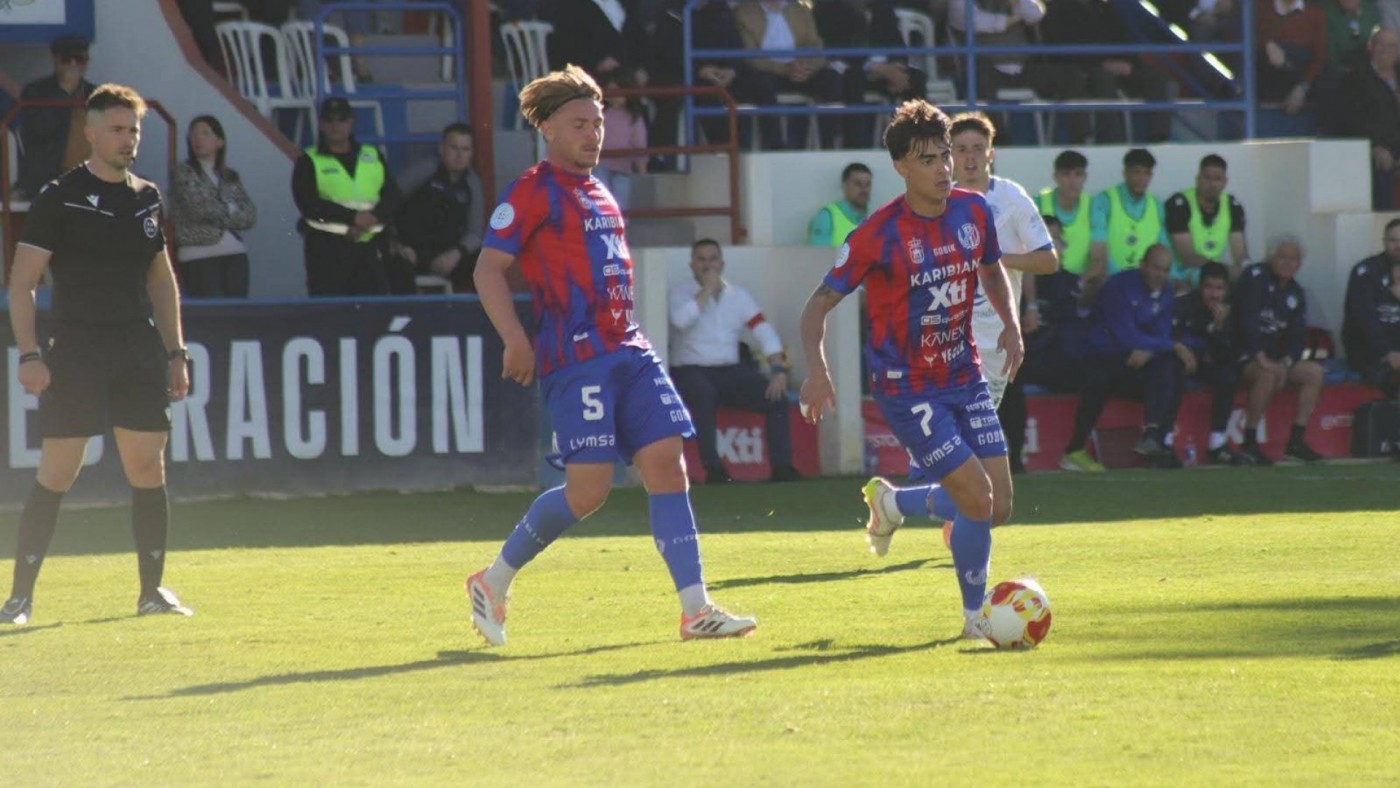 El Yeclano falla ante el Almería B (1-1) y se complica la permanencia