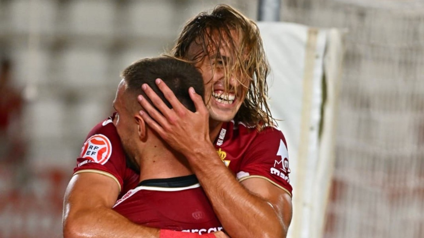 Flakus y el Murcia se divierten ante el Elche (3-1)