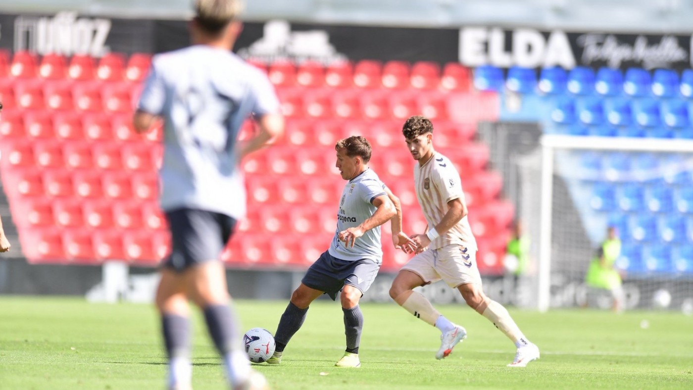 El Cartagena no encuentra el gol y cae ante el Eldense (3-0)