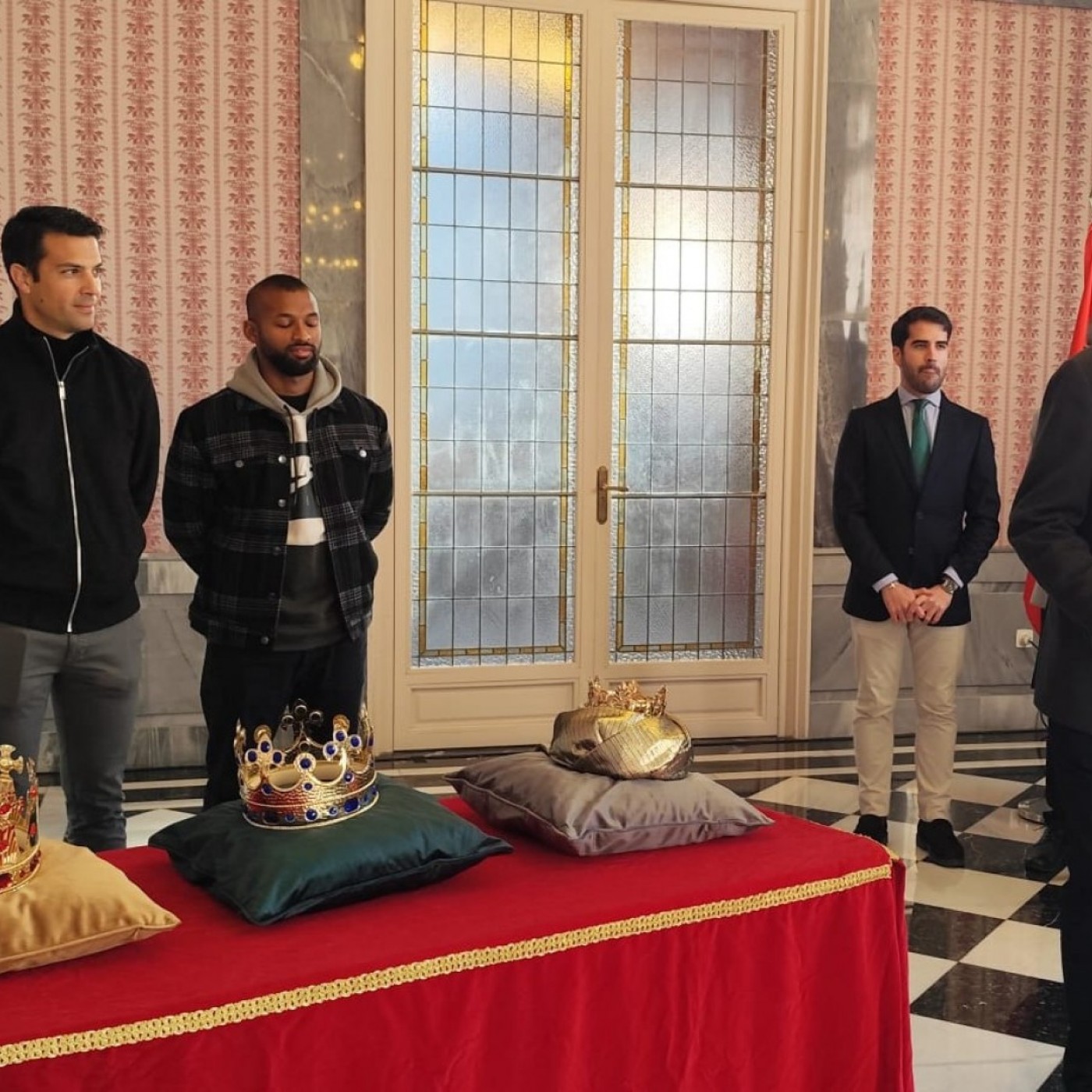 PLAZA PÚBLICA T06C082 El Ayuntamiento de Murcia elige el mundo del deporte para representar a Los Reyes Magos (02/01/2025) — PLAZA PÚBLICA cover
