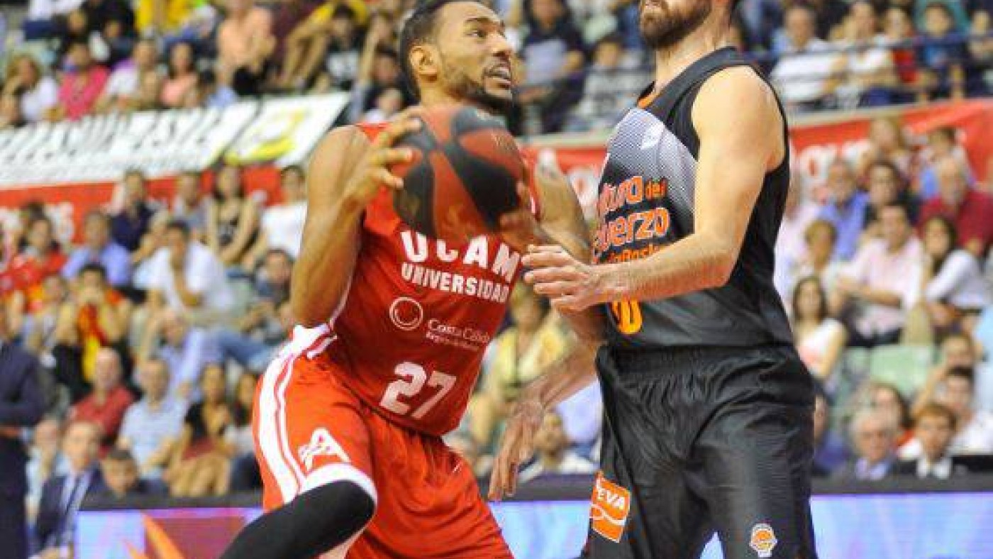 El UCAM CB Murcia cae 68-81 frente a Valencia Basket