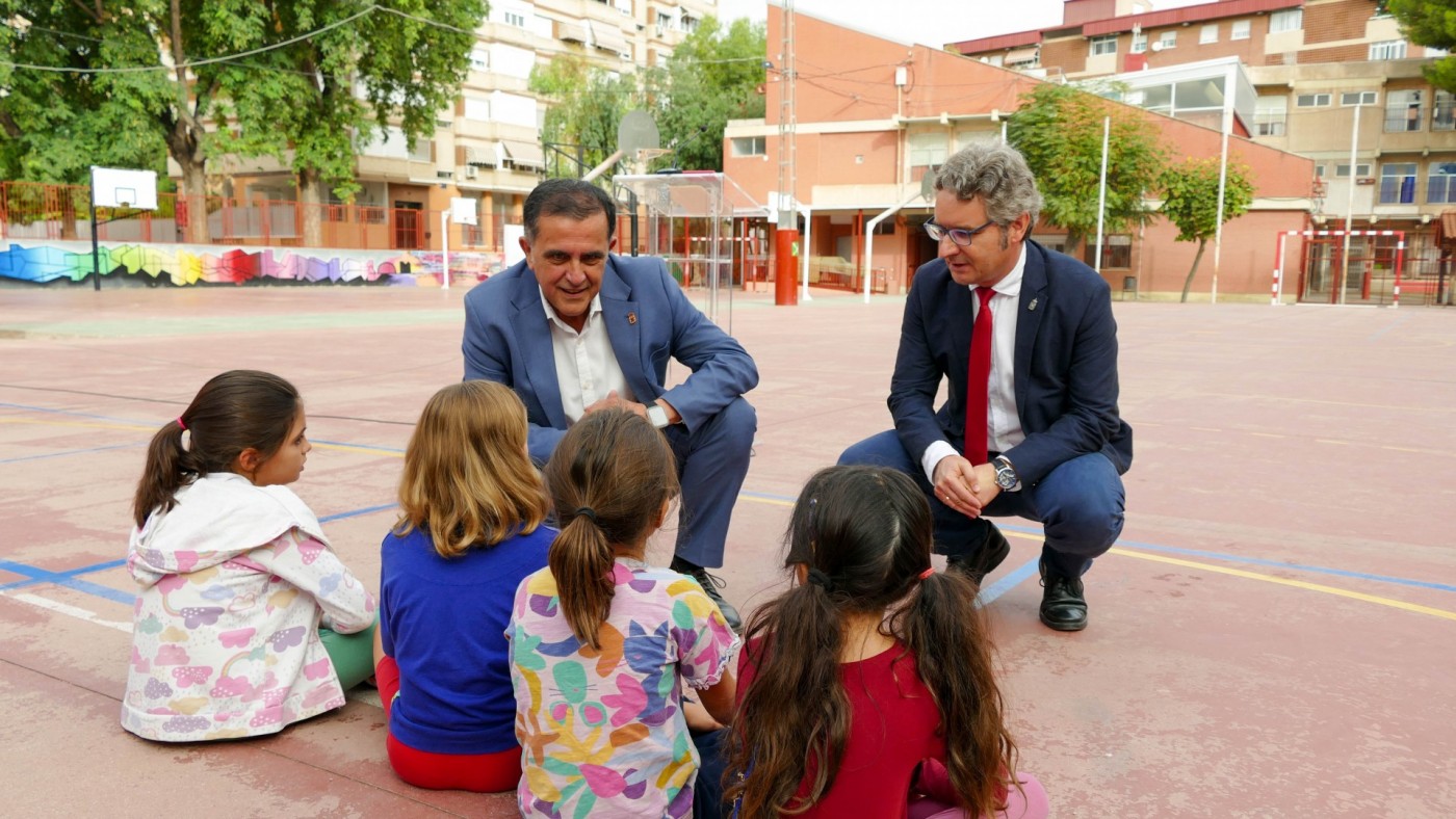 Murcia abrirá los patios de una decena de colegios públicos por las tardes