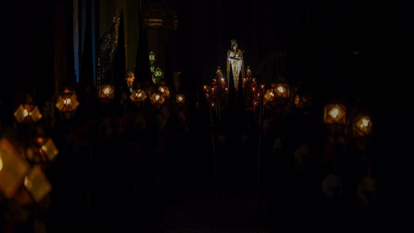 Los californios 'apagan' la Semana Santa de Cartagena durante la procesión del Silencio