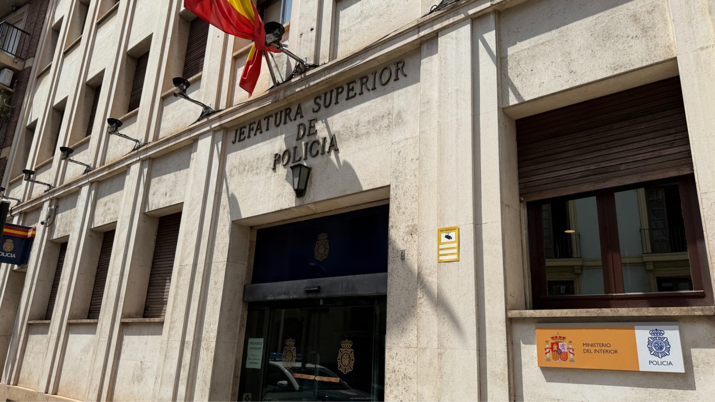 Agentes sorprenden a dos hombres robando en un domicilio de Murcia