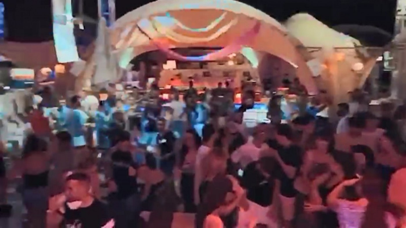 Instantánea de un vídeo grabado anoche en la discoteca Maná