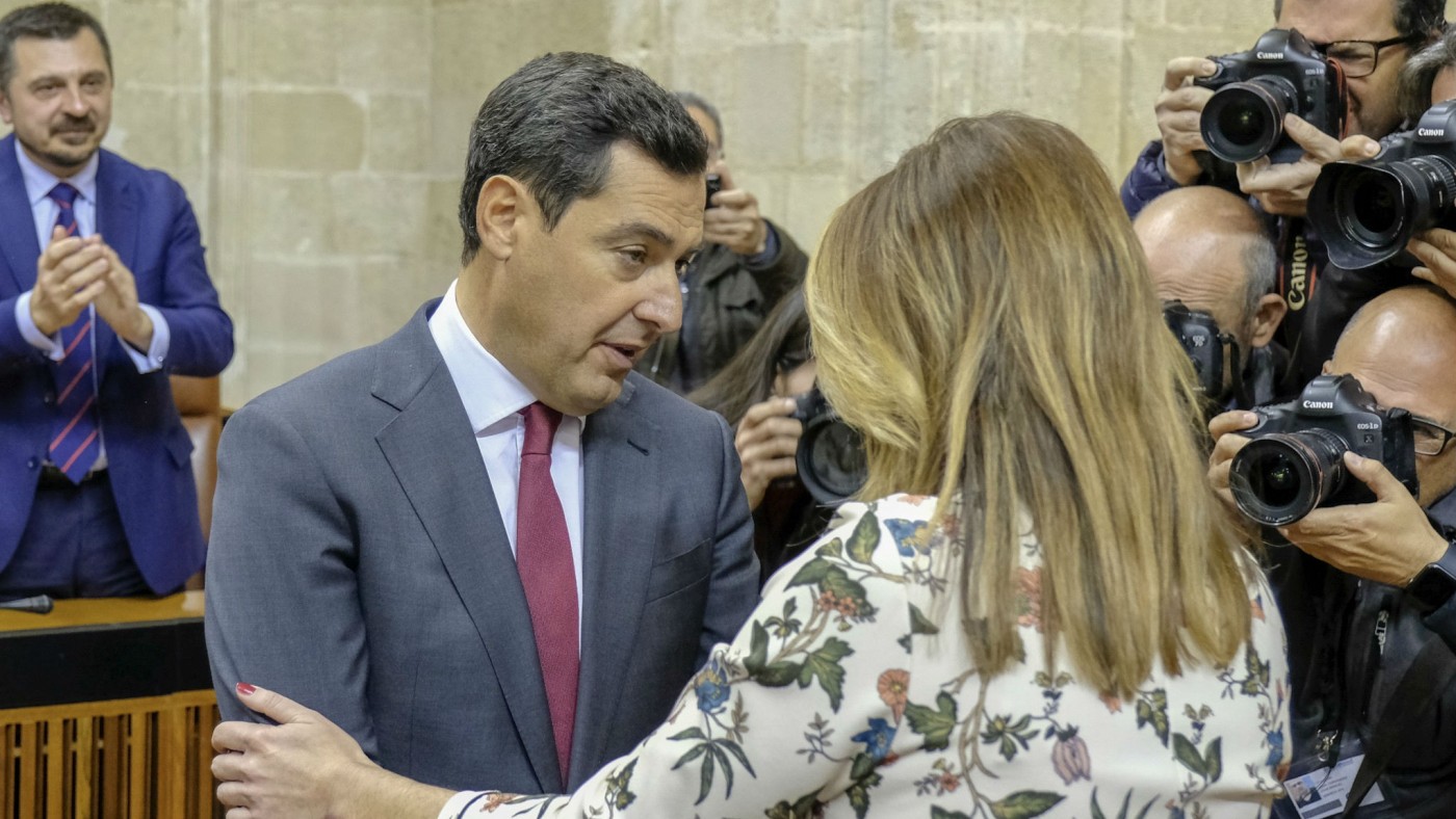 Saludo entre Juan Manuel Moreno y Susana Díaz