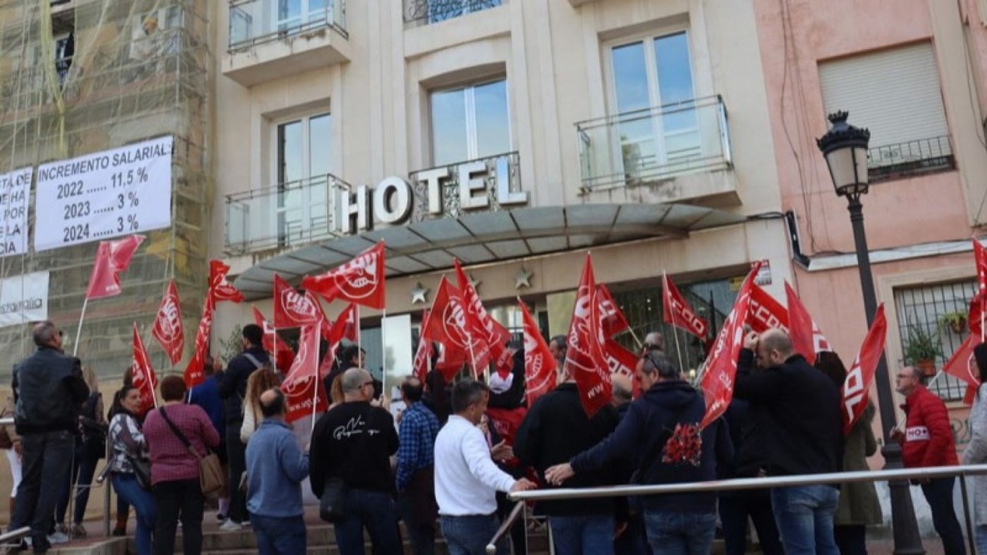 Imagen de la protesta frente al hotel Los Habaneros. CC OO