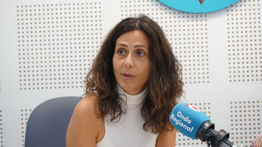 Cristina Sánchez en los estudios de Onda Regional