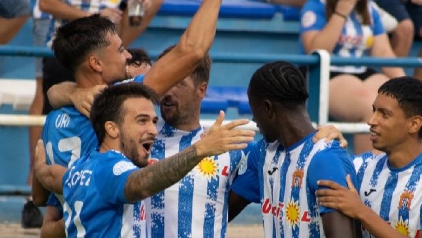 El Águilas suma de tres en su debut con el Yeclano (2-1)