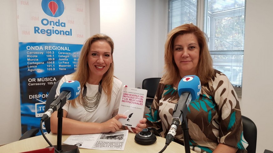 Ana María Fernández, de la Asociación Española de Protocolo en la Región, y Mª del Carmen Portugal