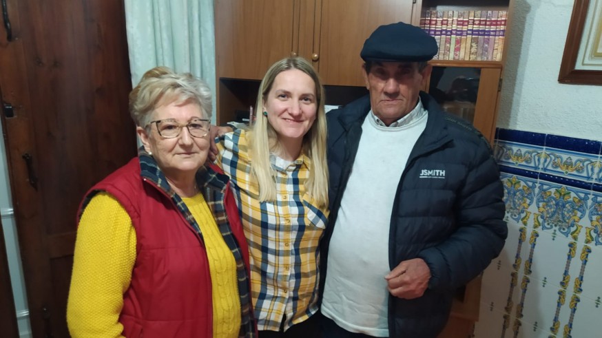 Una antigua niña de Chernobyl vuelve con su familia a casa de sus padres de acogida en La Puebla de Mula