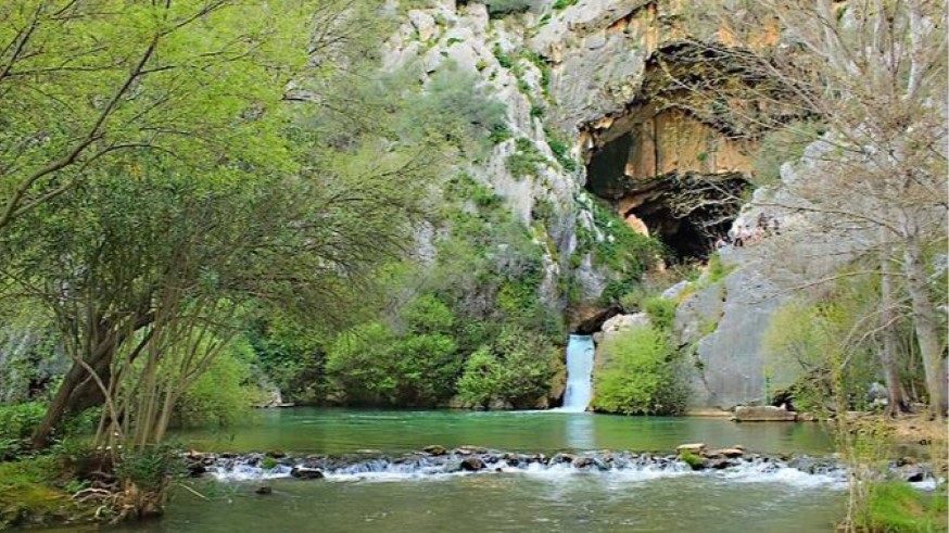 Nos vamos de ruta por La Cueva del Gato, un imponente "tanque de tormentas" natural que desafía a la ingeniería