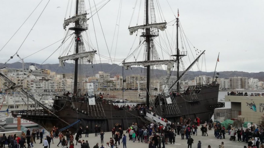 El Galeón de la Fundación Nao Victoria ha levantado una gran expectación en Águilas