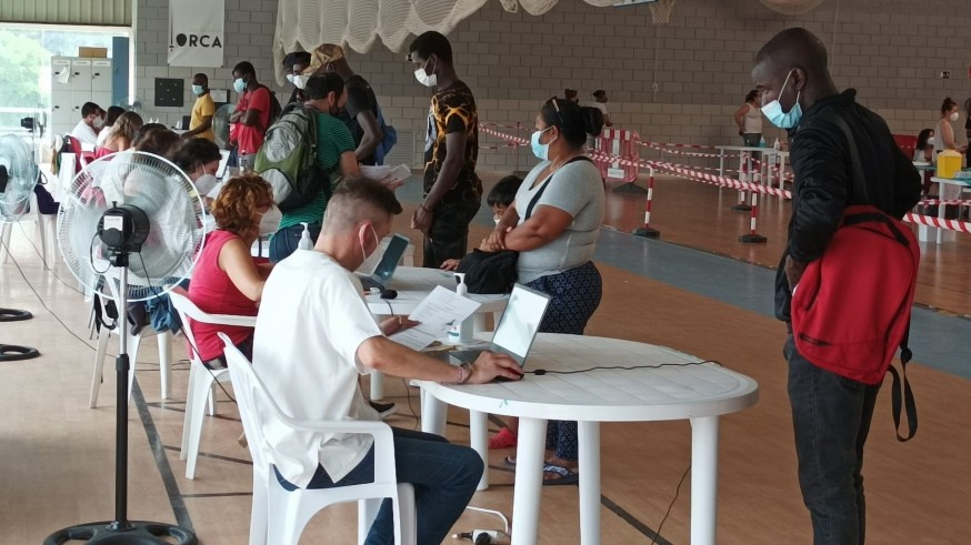 Vacunación esta mañana en Lorca. Foto: Alfonso Martínez