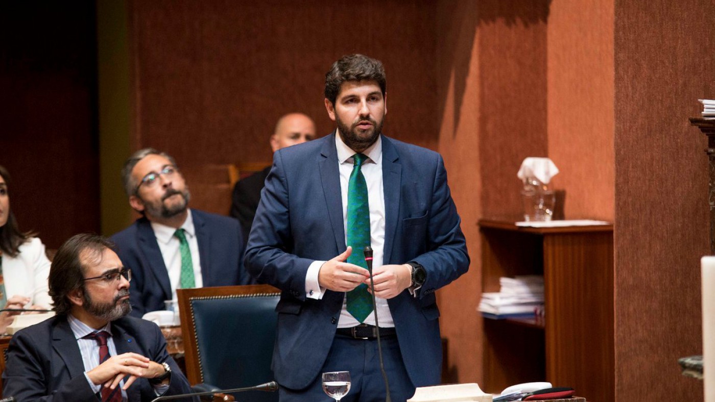 López Miras durante la sesión de control al Gobierno este jueves en la Asamblea
