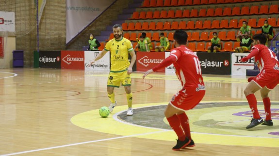 Waltinho y Lucao defienden un ataque del Jaén FS