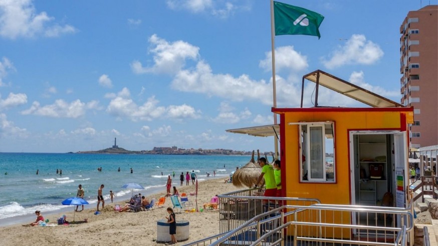 Abiertos los puestos de socorrismo en todas las playas de Cartagena hasta el uno de octubre