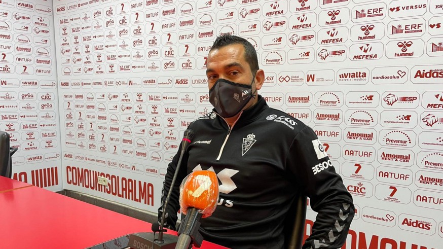 Adrián Hernández, en la rueda de prensa previa al partido contra el Córdoba