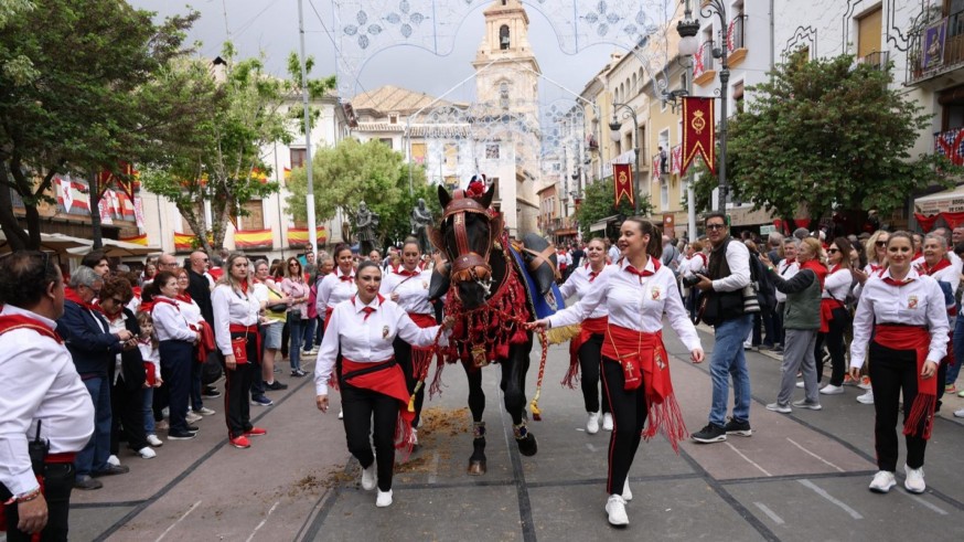 El primer caballo del Vino subido solo por mujeres