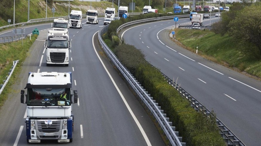 UGT convoca huelga indefinida en el transporte por carretera desde el 8 de junio