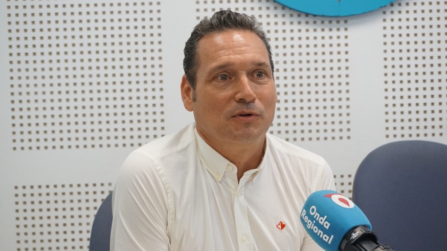Francisco José Hernández en los estudios de Onda Regional
