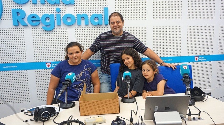 En busca del petricor. Con Paco Ruiz Salmerón y sus hijas hablamos de la sericultura, la seda y la cría de los gusanos de seda y su historia