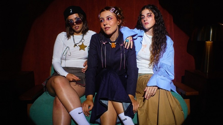 Victorias musicales. Conocemos a La 126, power trío ilicitano de pop rock y punk pop, con Laura Giner y nuestro compañero Víctor Manuel Moreno