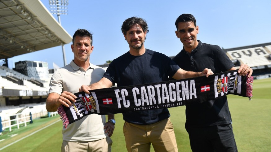Víctor Sánchez del Amo suma a Contreras y Kontoes a su equipo técnico