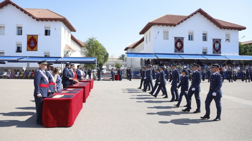 La AGA de San Javier entrega sus despachos a los 125 nuevos oficiales del Ejército del Aire
