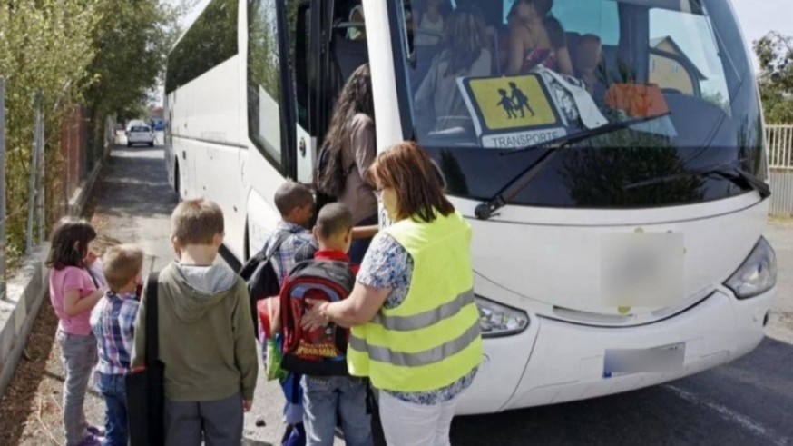 PSOE e IU-Verdes denuncian el 'inadmisible' retraso de las ayudas para el transporte escolar