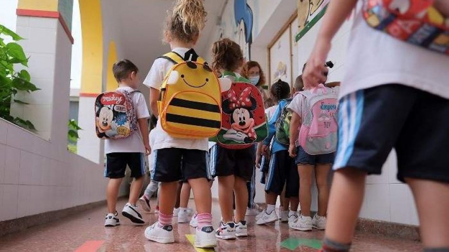 Alumnos de infantil entrando al colegio (archivo). EP