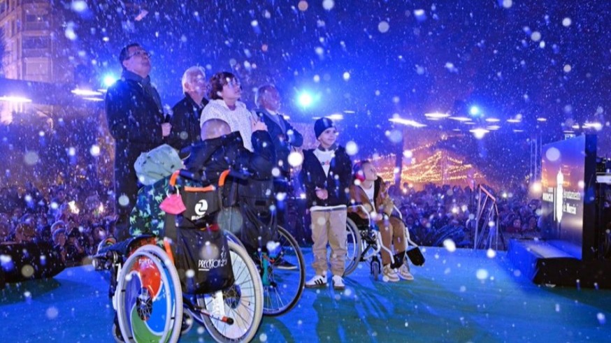 GALERÍA | Las imágenes del encendido del Gran Árbol de Navidad en Murcia