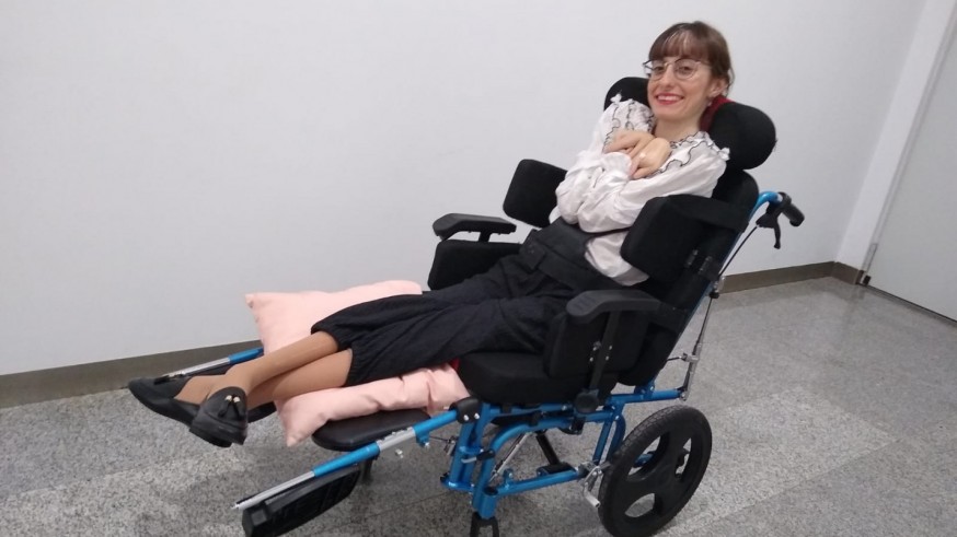 Eva López Abellán en su silla de ruedas