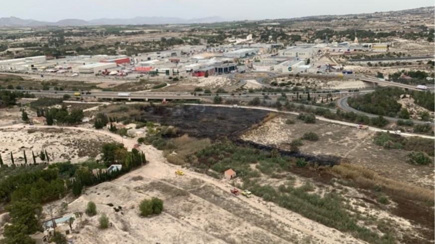 Estabilizado un incendio de vegetación junto a la rambla del Romeral en Molina de Segura