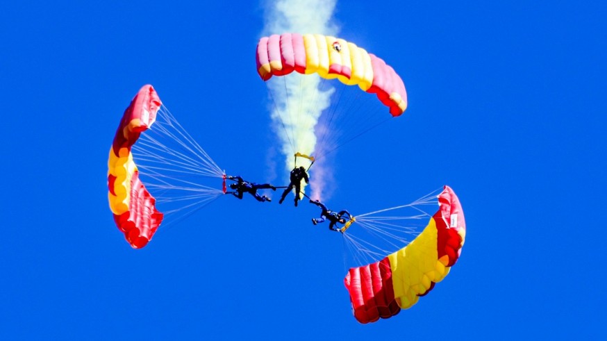 Se cumplen 76 años del primer salto de paracaidismo militar
