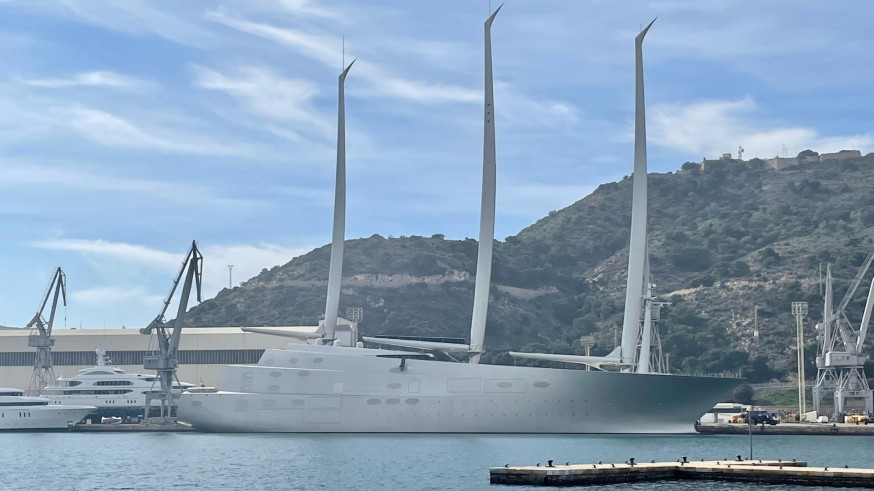 El megayate 'Sailing Yacht' en el Puerto de Cartagena