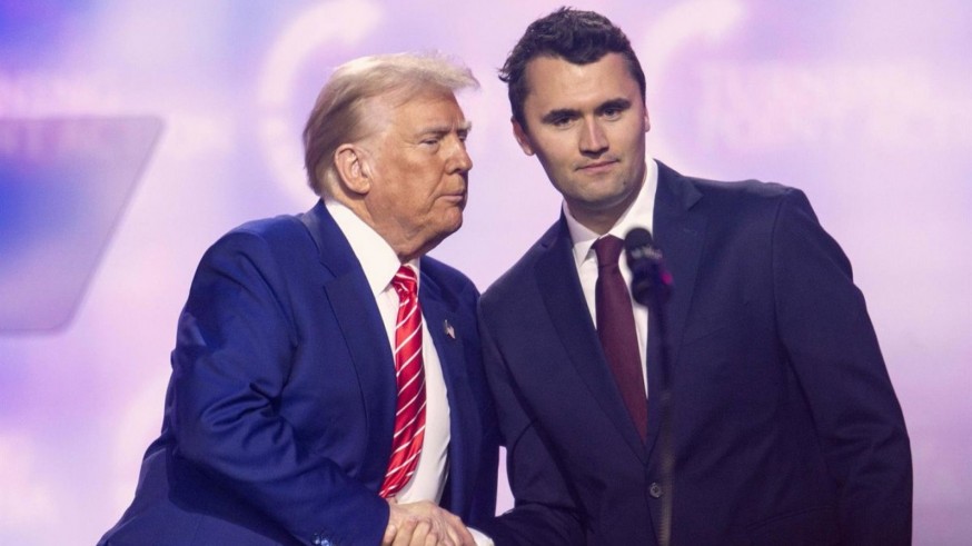 Tiroteado en directo en una universidad una de las figuras mediáticas del trumpismo