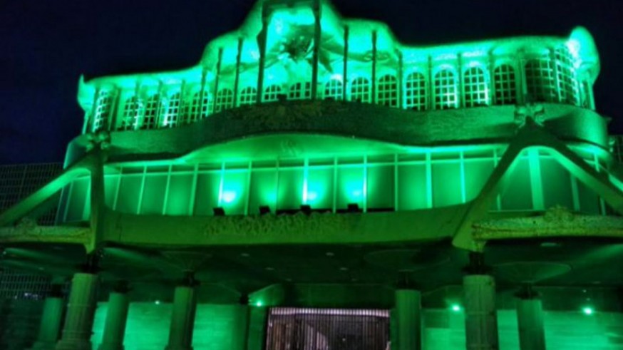 La asamblea regional iluminada de verde en el Día del Cáncer