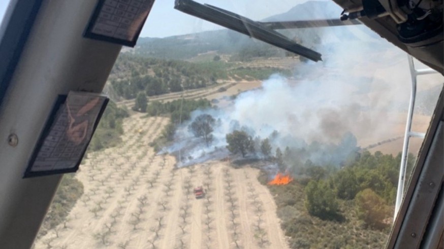 Efectivos del Plan Infomur intervienen en la extinción de un incendio forestal en Moratalla