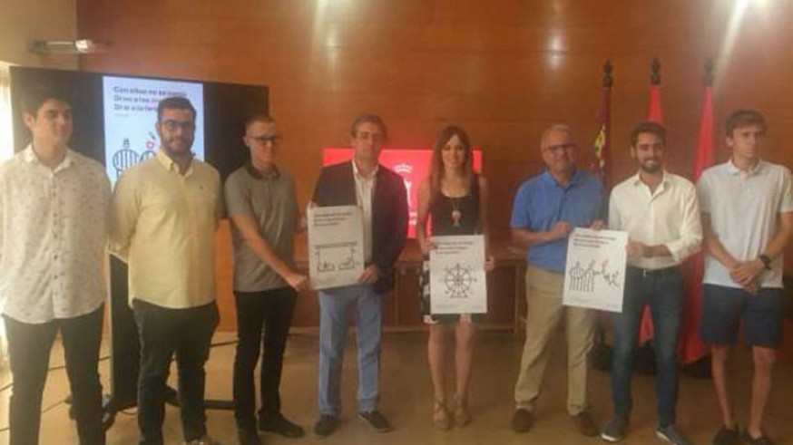 Miembros del Ayuntamiento y la Federación Regional de Estudiantes Murcianos